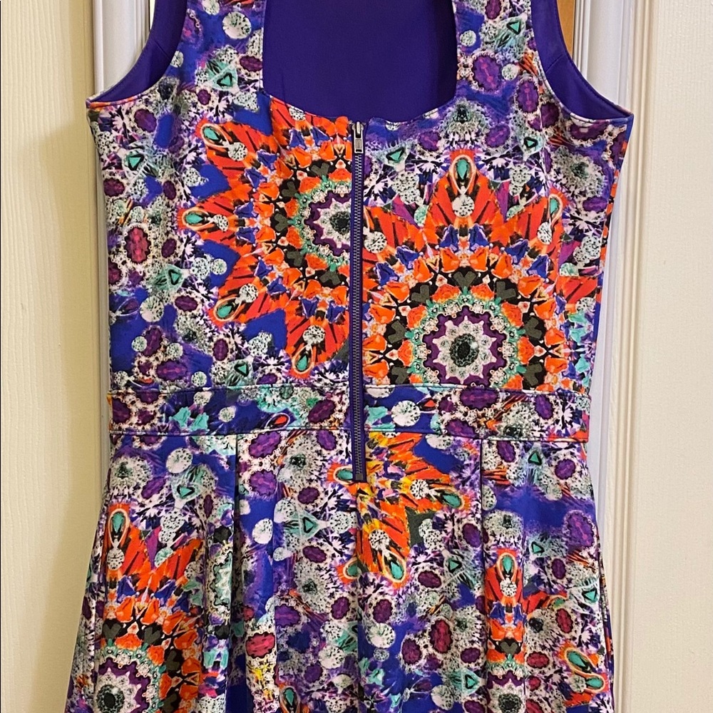 Dress - Picture 6 of 6